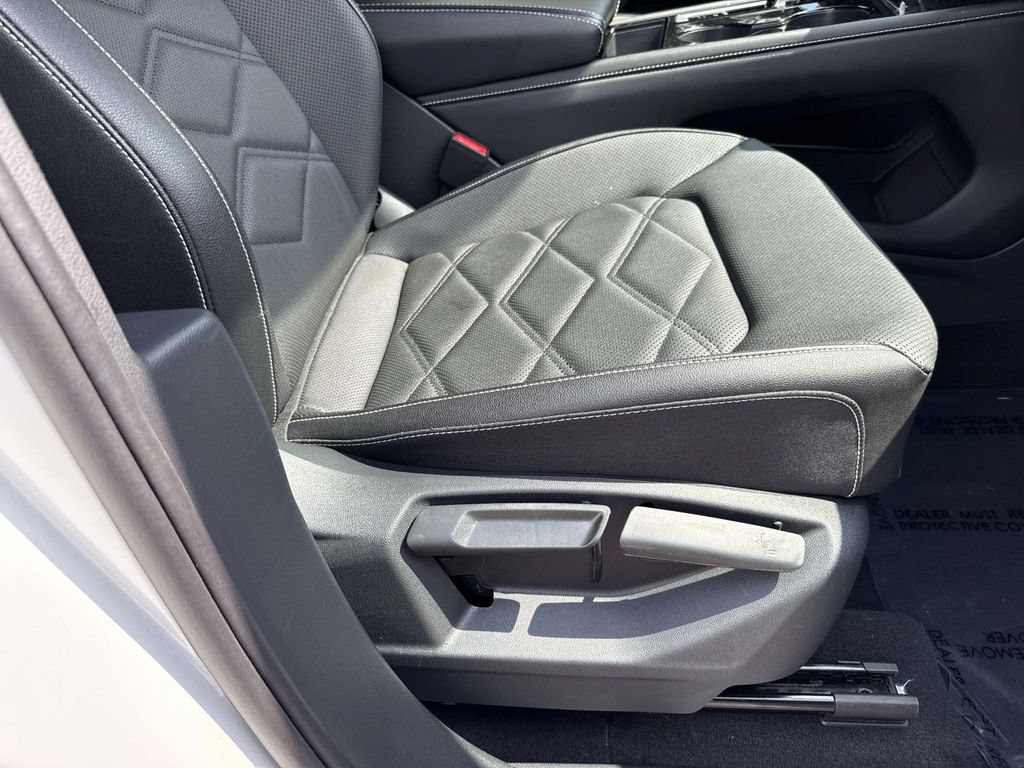 Used 2025 Volkswagen Atlas SE FWD image 12