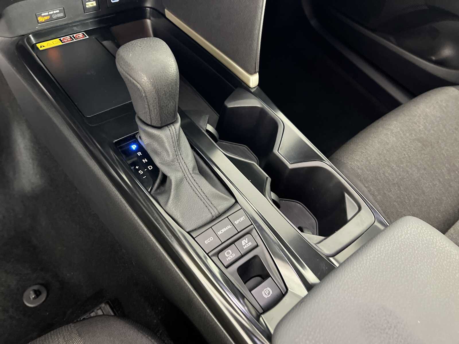 Used 2025 Toyota Camry LE FWD image 25
