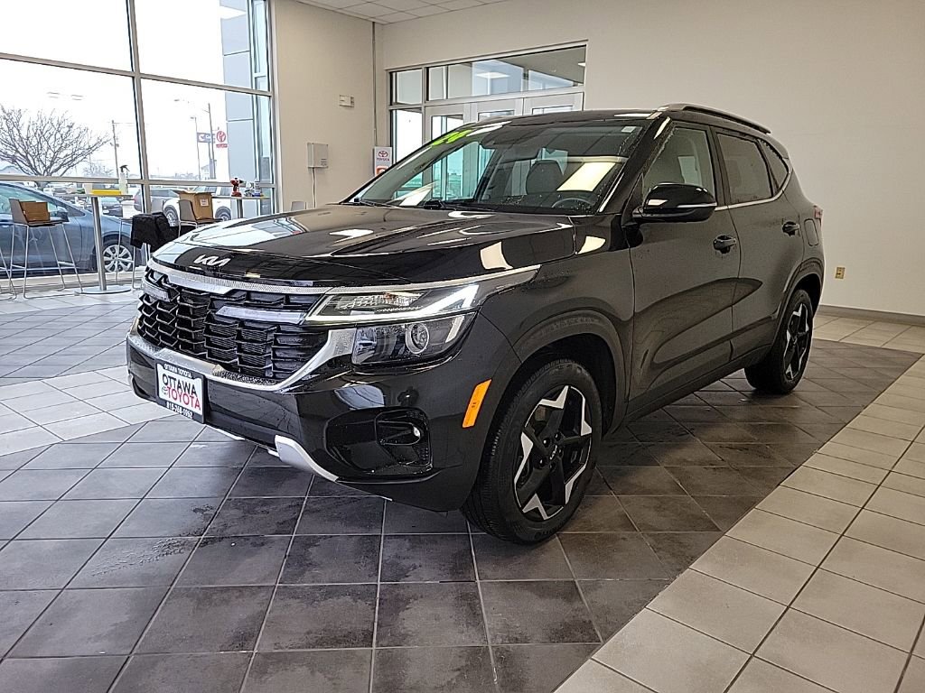 Used 2024 Kia Seltos EX image 2