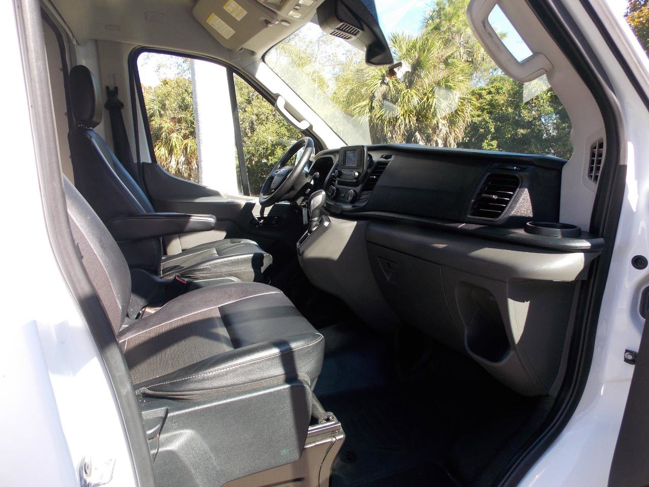 Used 2022 Ford Transit 350 DRW RWD image 4