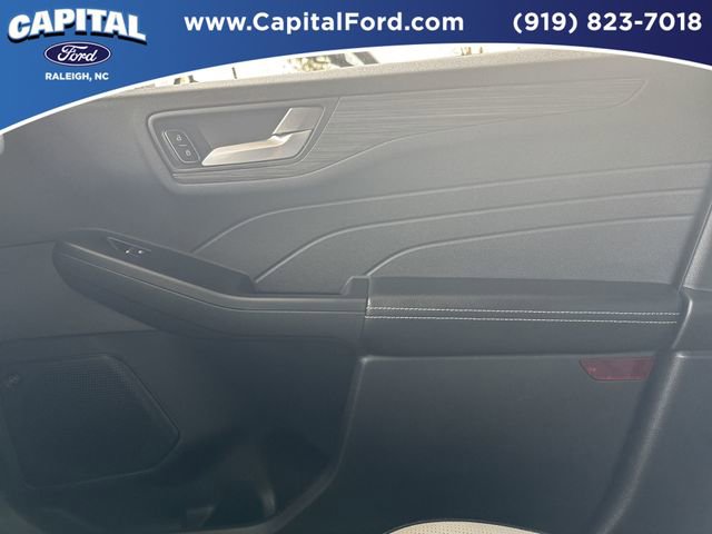 Certified 2025 Ford Escape SE w/ PHEV Premium Package image 27