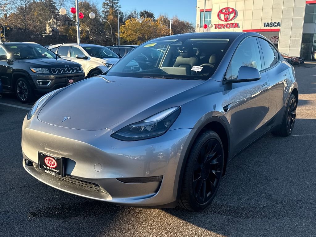 Used 2025 Tesla Model Y Long Range image 3