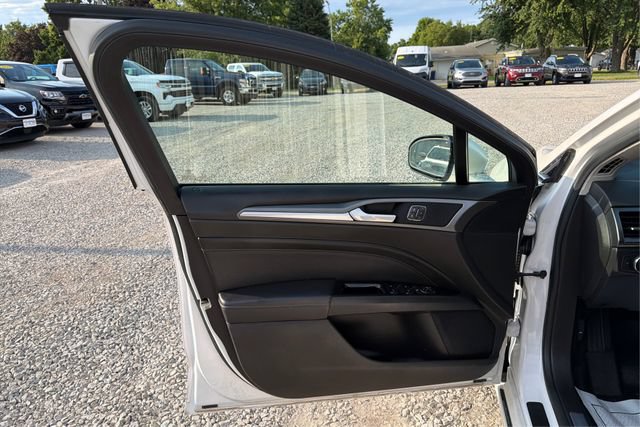 Used 2014 Ford Fusion Titanium FWD image 17