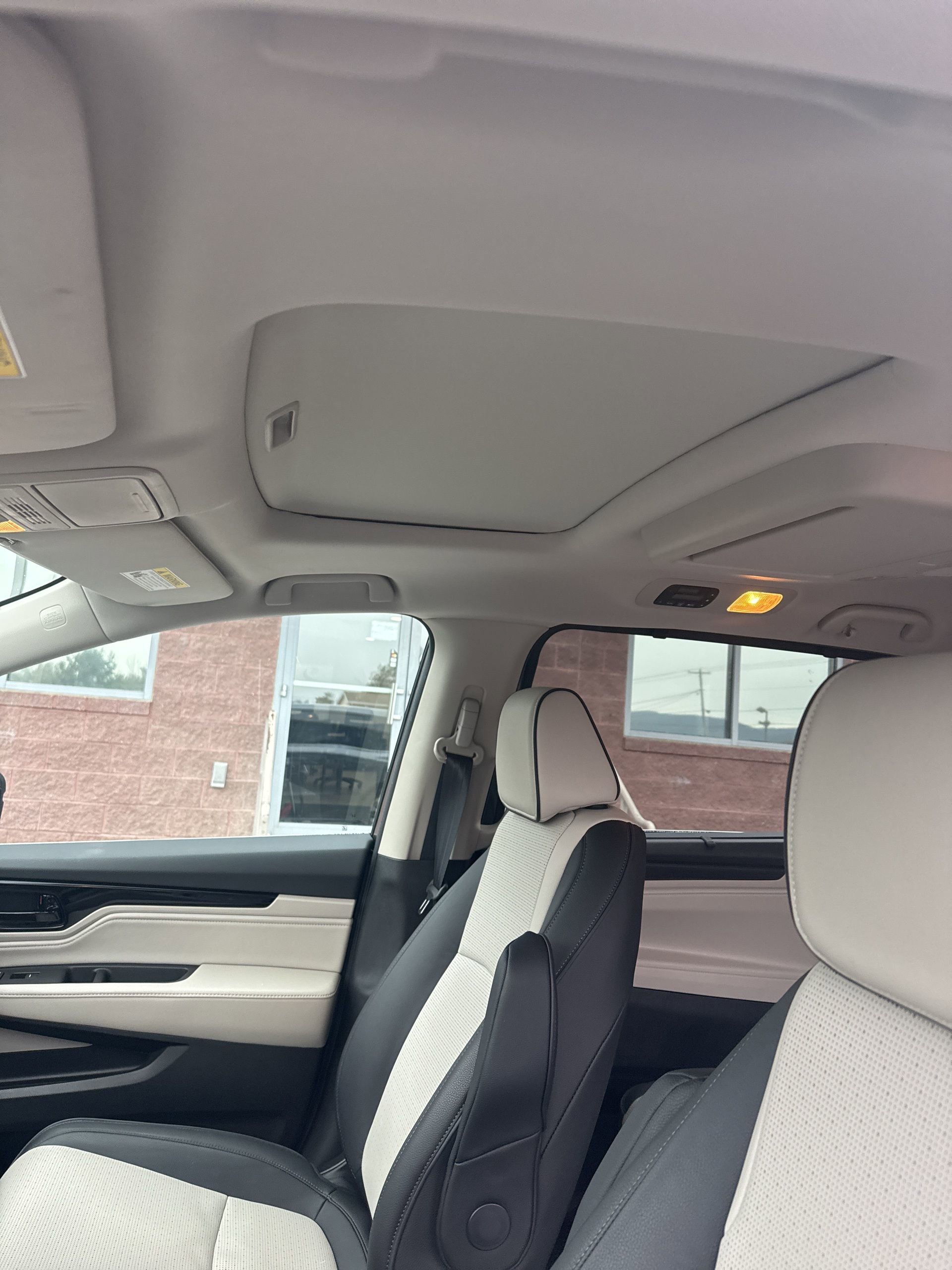 Used 2025 Honda Odyssey Elite image 12