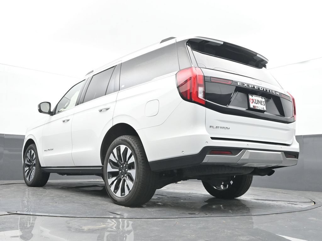 Used 2025 Ford Expedition Platinum w/ Driver's Package AWD/4WD image 37