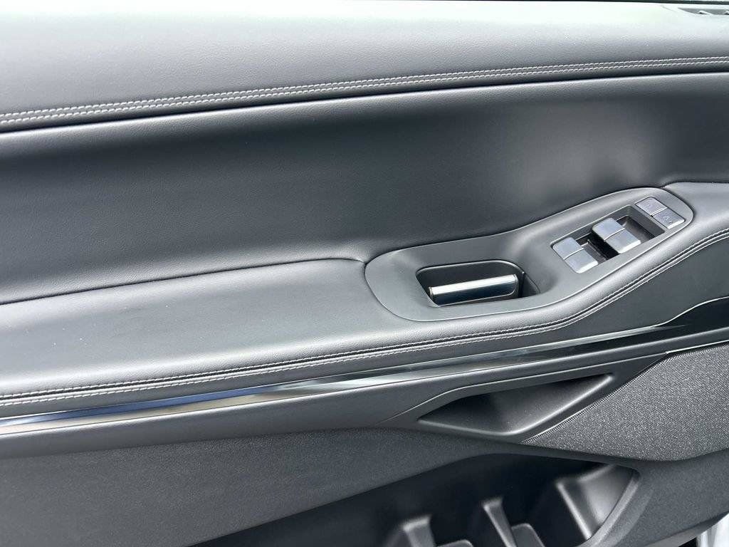 New 2026 Lincoln Navigator L Reserve AWD/4WD image 17