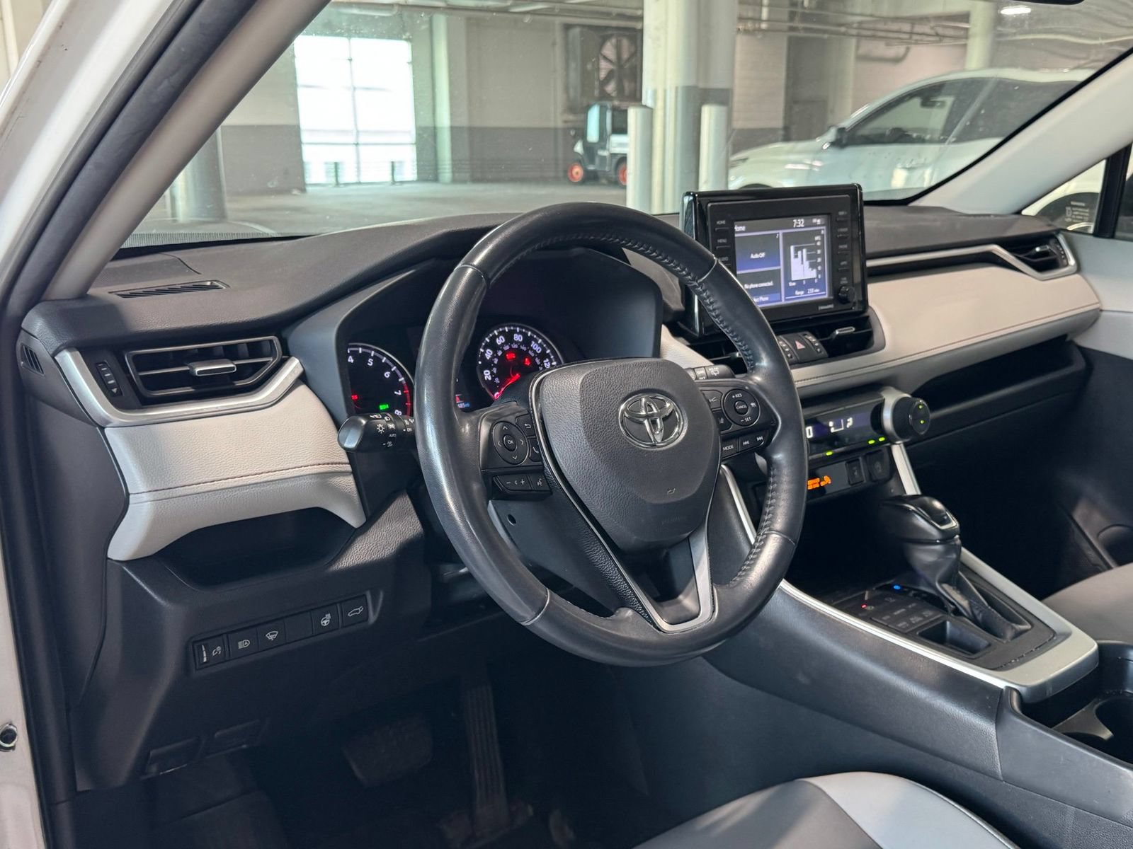 Used 2020 Toyota RAV4 XLE Premium AWD/4WD image 16
