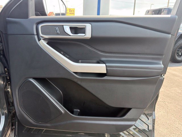 Used 2022 Ford Explorer XLT w/ Equipment Group 202A AWD/4WD image 37
