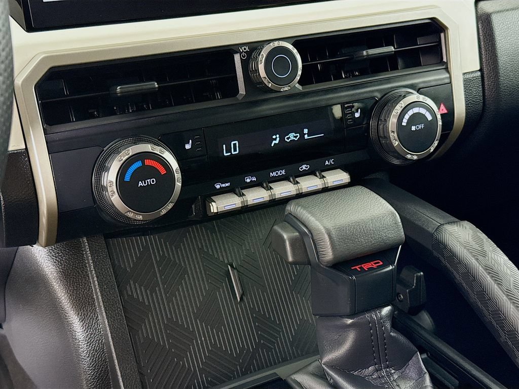 Certified 2024 Toyota Tacoma TRD Off-Road AWD/4WD image 18
