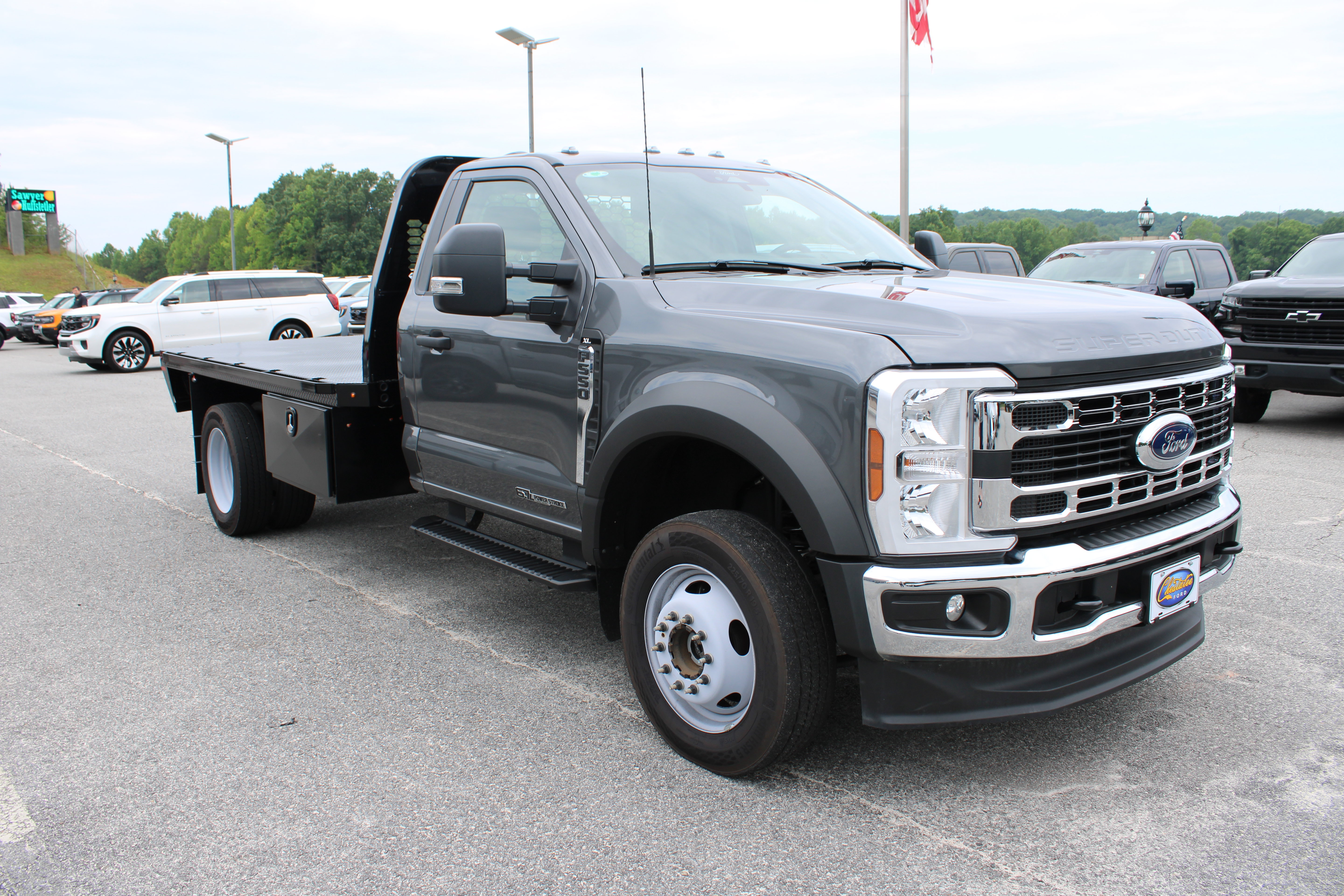 Used 2024 Ford F550 4x4 Regular Cab Super Duty image 4