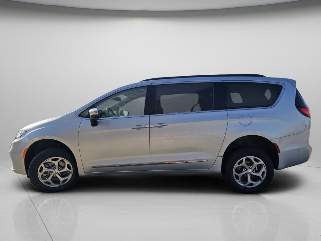Used 2023 Chrysler Pacifica Limited AWD/4WD image 21