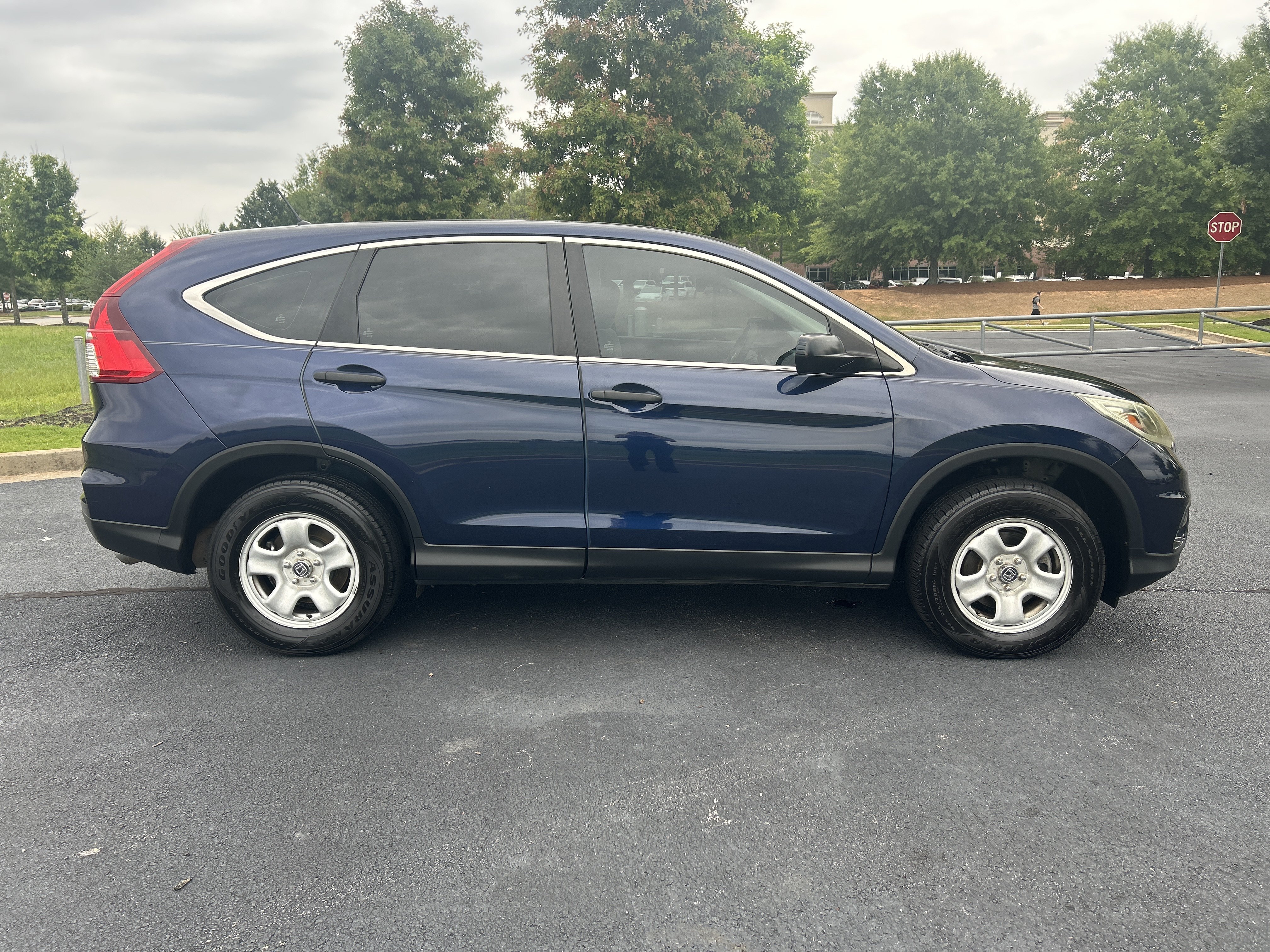 Used 2015 Honda CR-V LX image 11