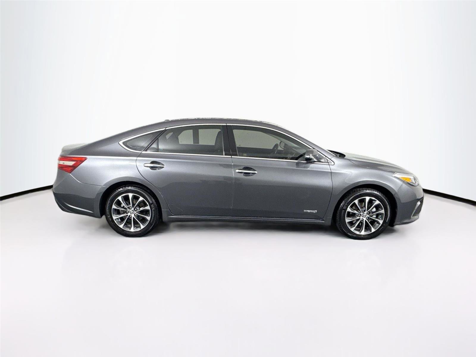 Used 2018 Toyota Avalon XLE Premium image 5