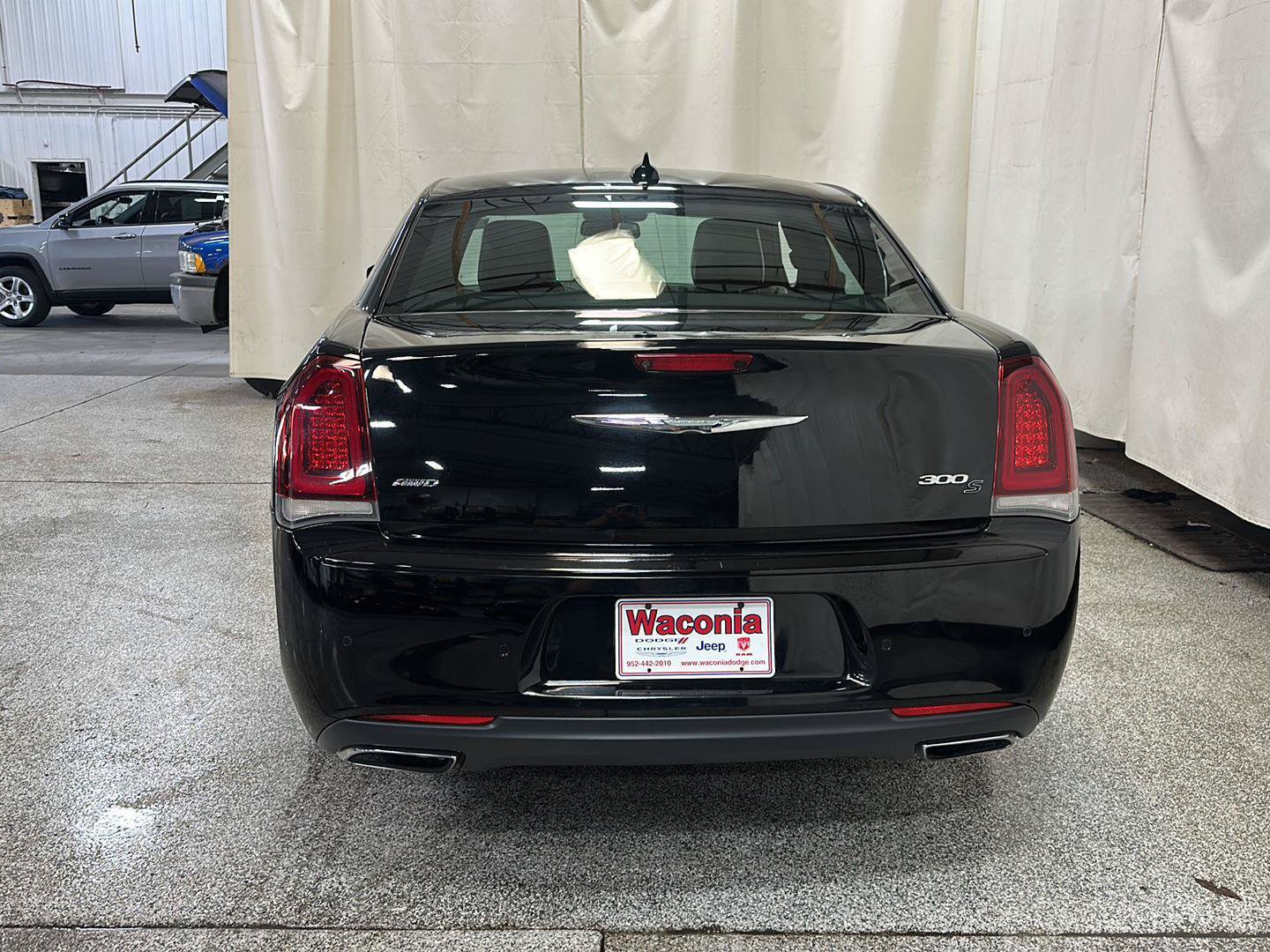 Used 2017 Chrysler 300 S w/ 300S Premium Group AWD/4WD image 4