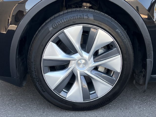 Used 2023 Tesla Model Y Long Range AWD/4WD image 9