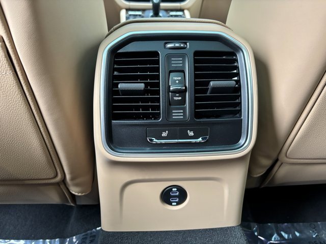 Certified 2025 Porsche Macan image 24