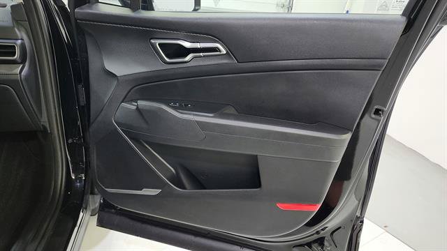 Used 2025 Kia Sportage LX FWD image 29