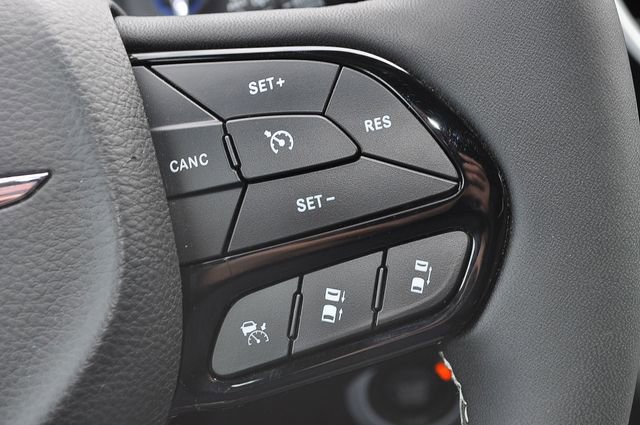 Used 2025 Chrysler Pacifica Limited image 27