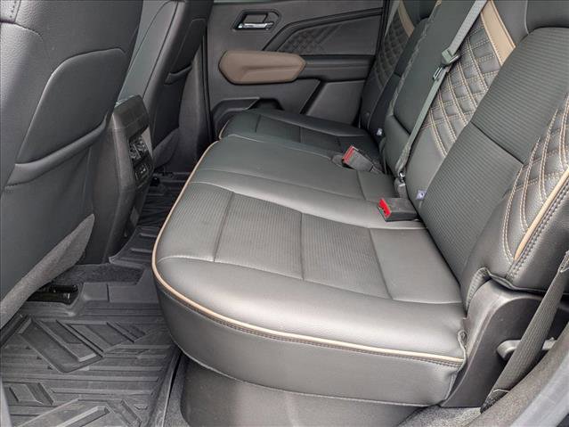 Used 2023 GMC Canyon Denali w/ Denali Black Edition image 17