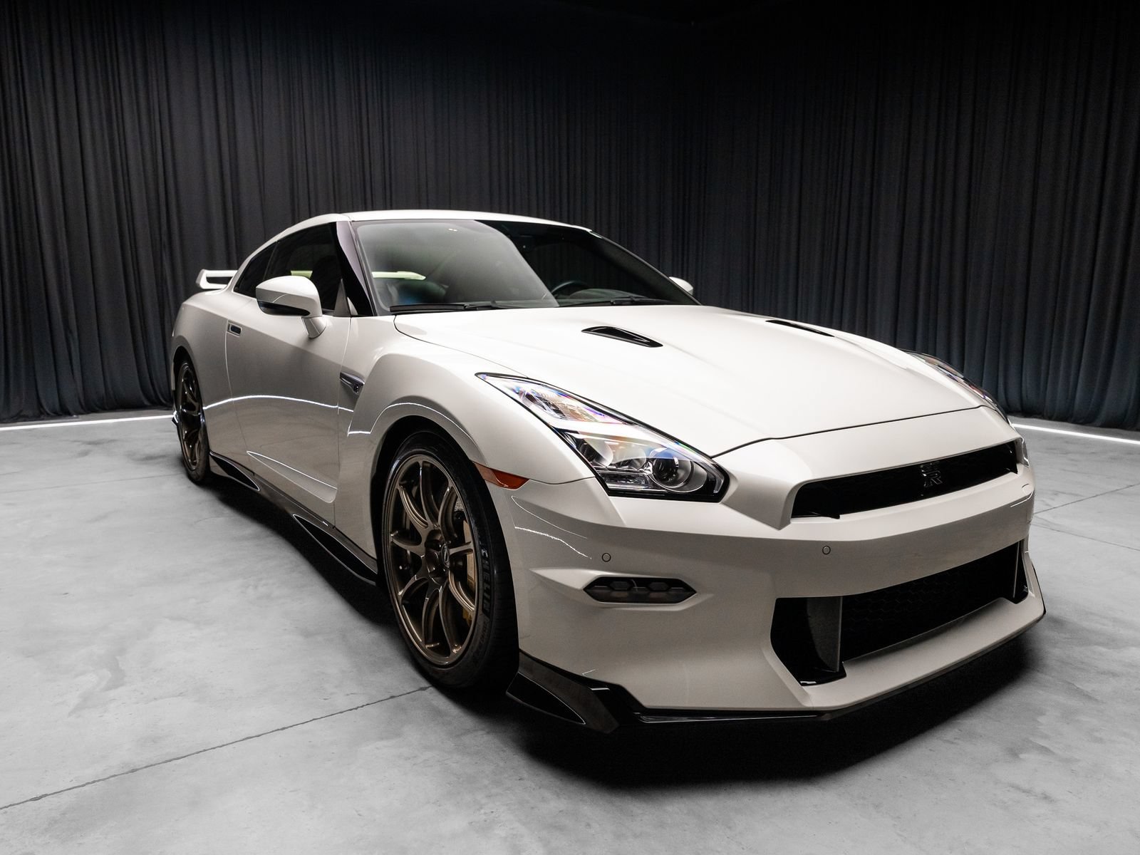 Used 2024 Nissan GT-R w/ Floor Mat Package AWD/4WD image 6