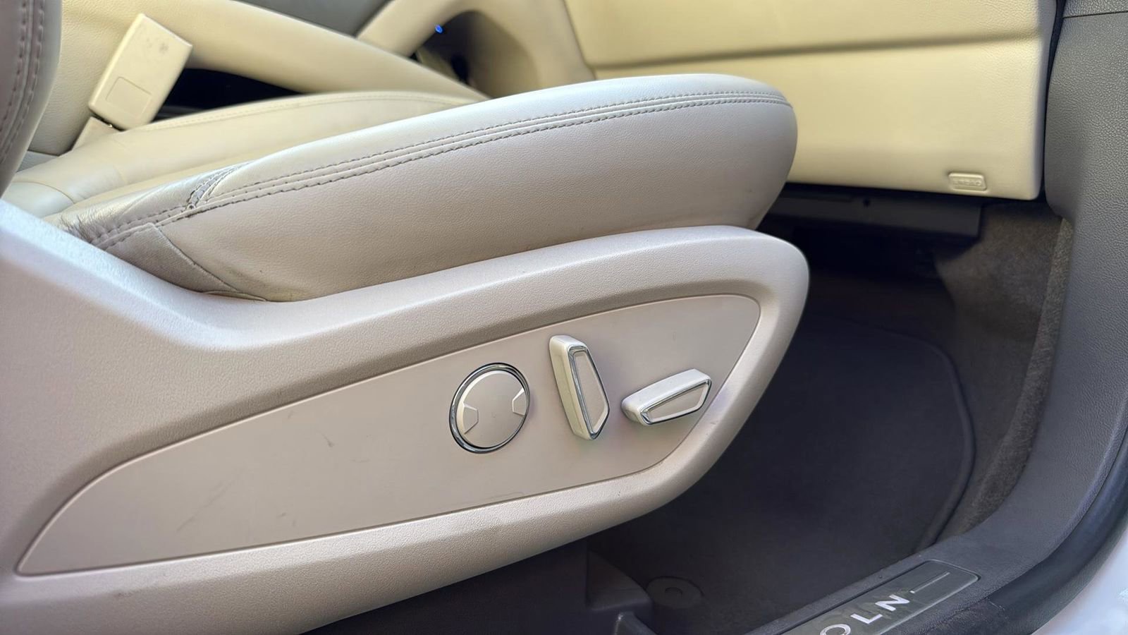 Used 2019 Lincoln Nautilus Reserve image 25