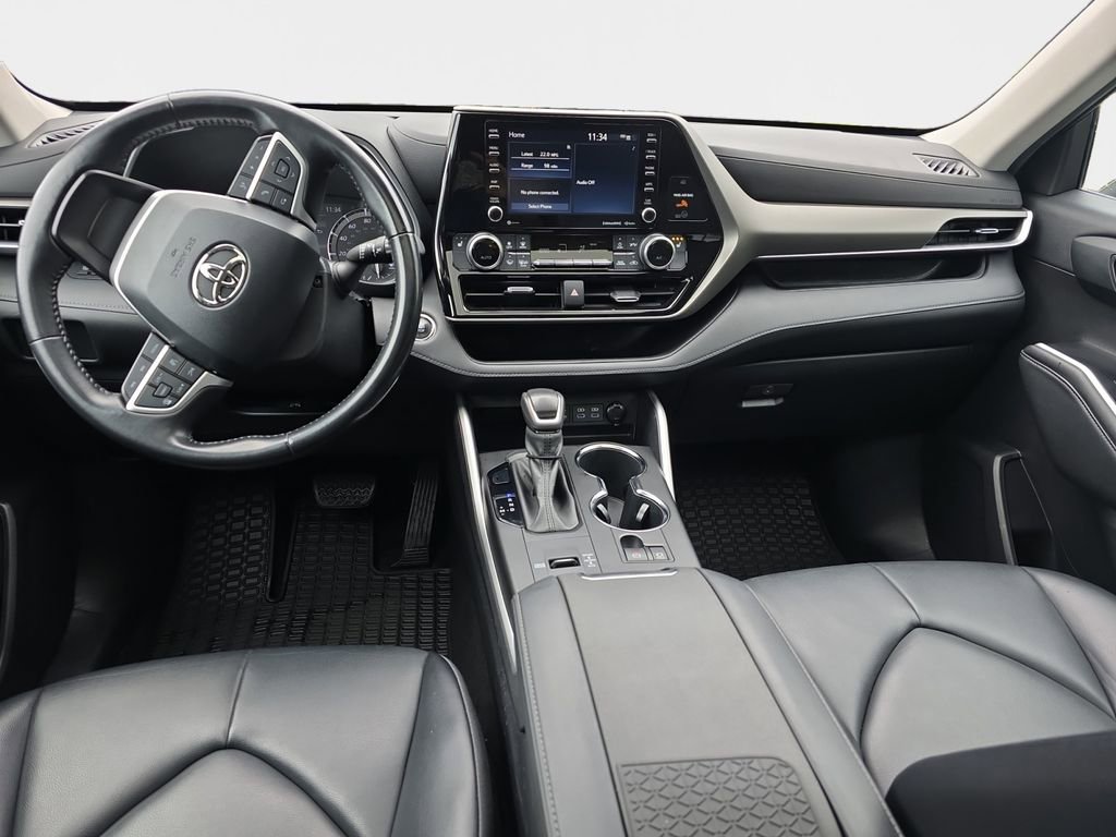 Used 2022 Toyota Highlander XLE FWD image 15
