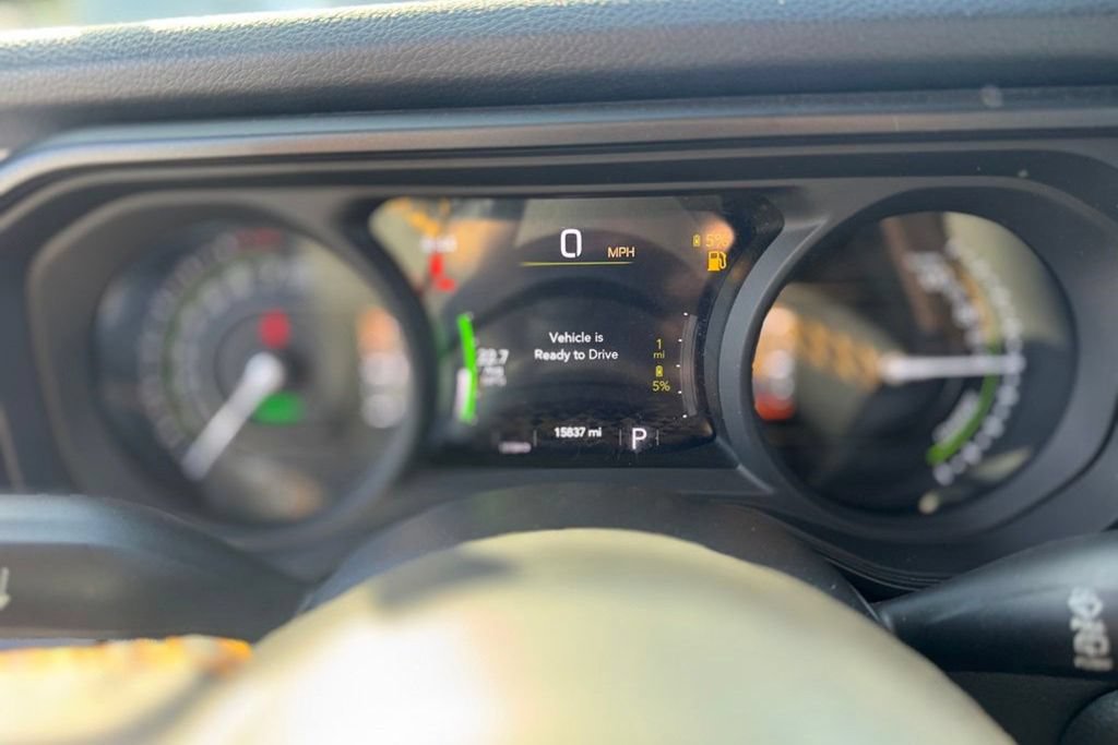 Used 2024 Jeep Wrangler Unlimited w/ Convenience Group AWD/4WD image 16