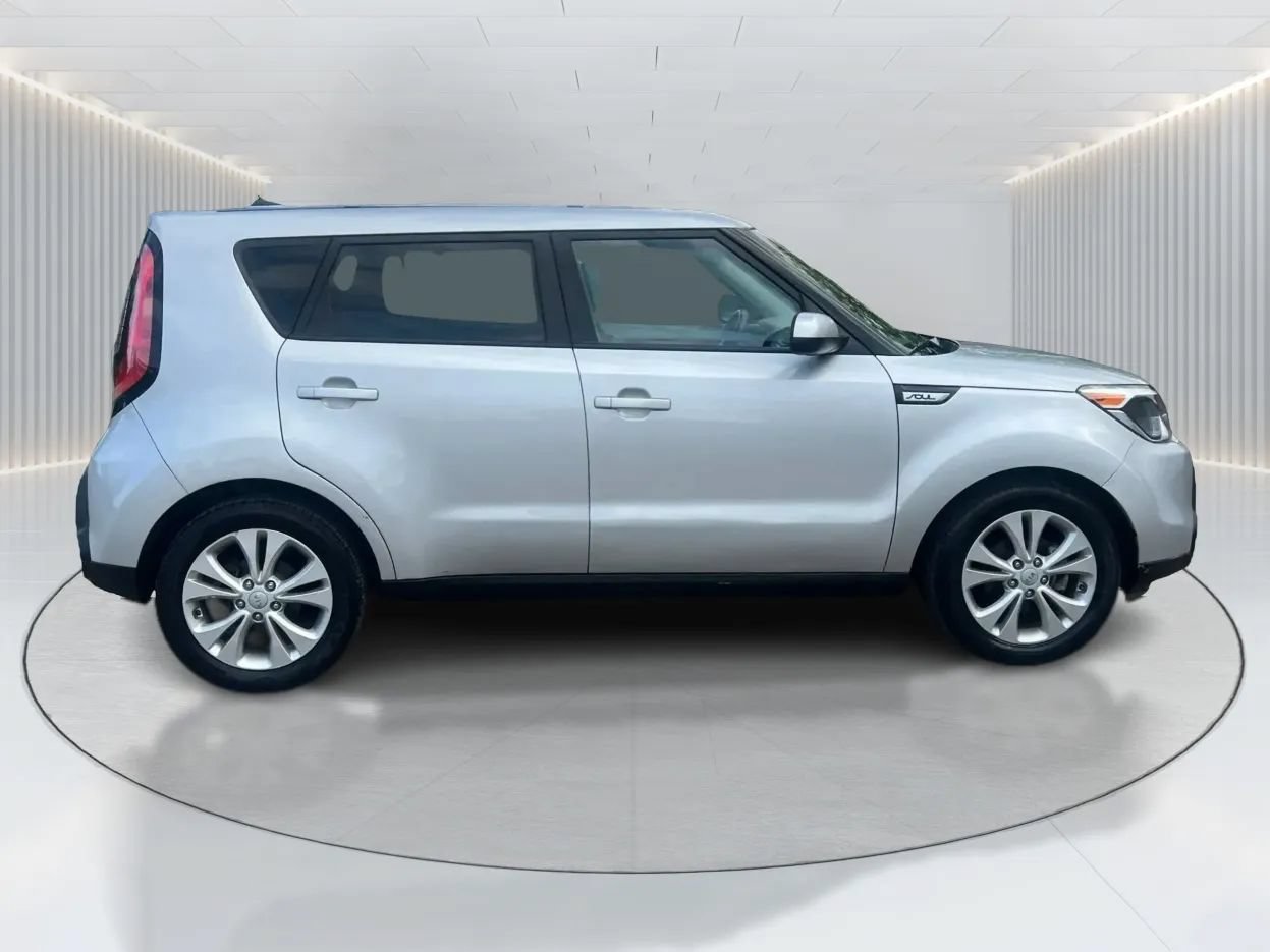 Used 2015 Kia Soul + FWD image 8