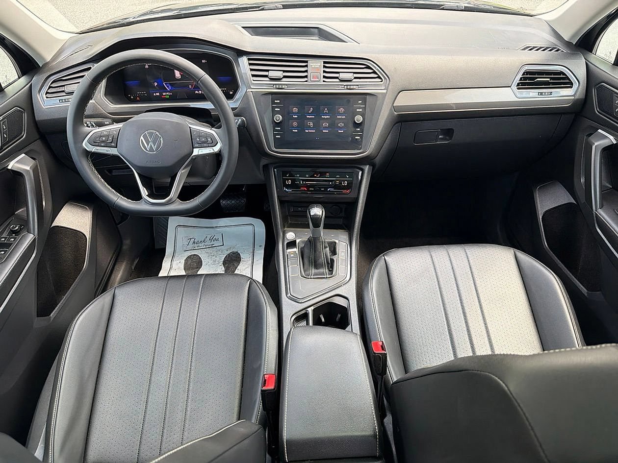 Used 2023 Volkswagen Tiguan SE w/ Panoramic Sunroof Package FWD image 29