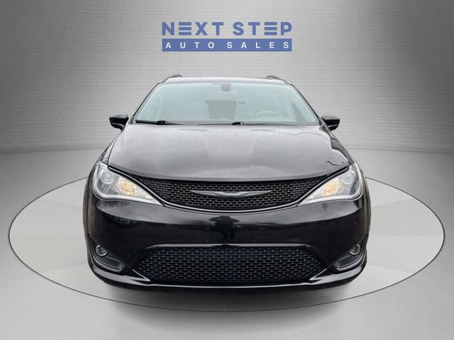 Used 2019 Chrysler Pacifica Touring-L w/ S Appearance Package image 2