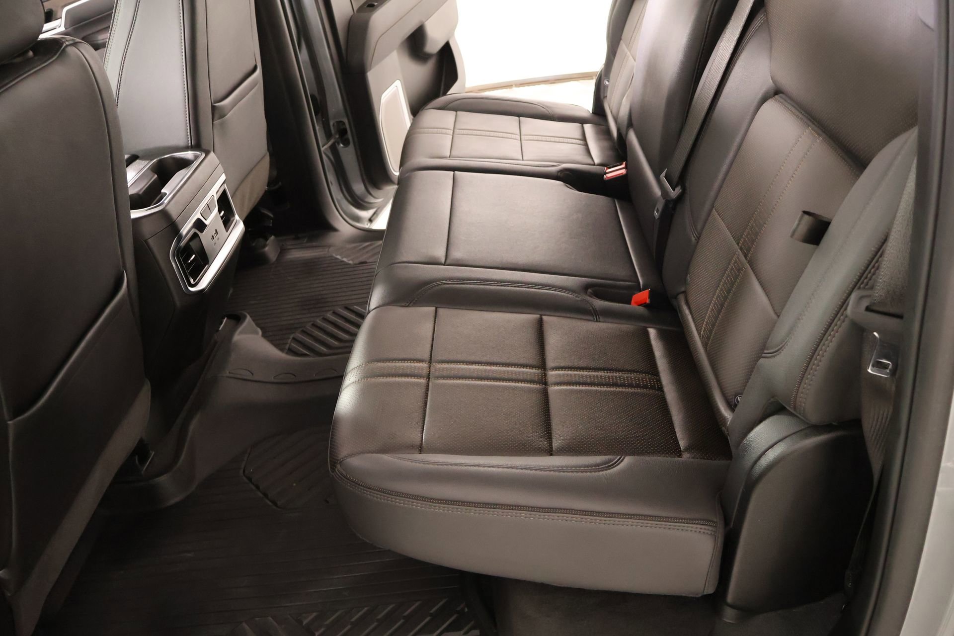 Used 2025 Chevrolet Silverado 2500 High Country w/ High Country Premium Package AWD/4WD image 12