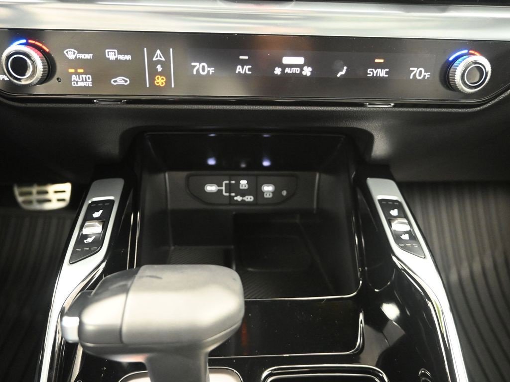 Certified 2025 Kia Sorento SX Prestige w/ Sage Leather Package image 23
