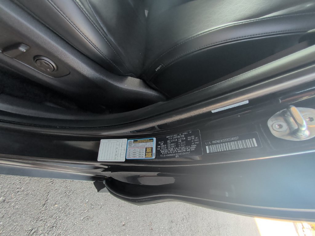 Used 2025 Kia Carnival FWD image 31