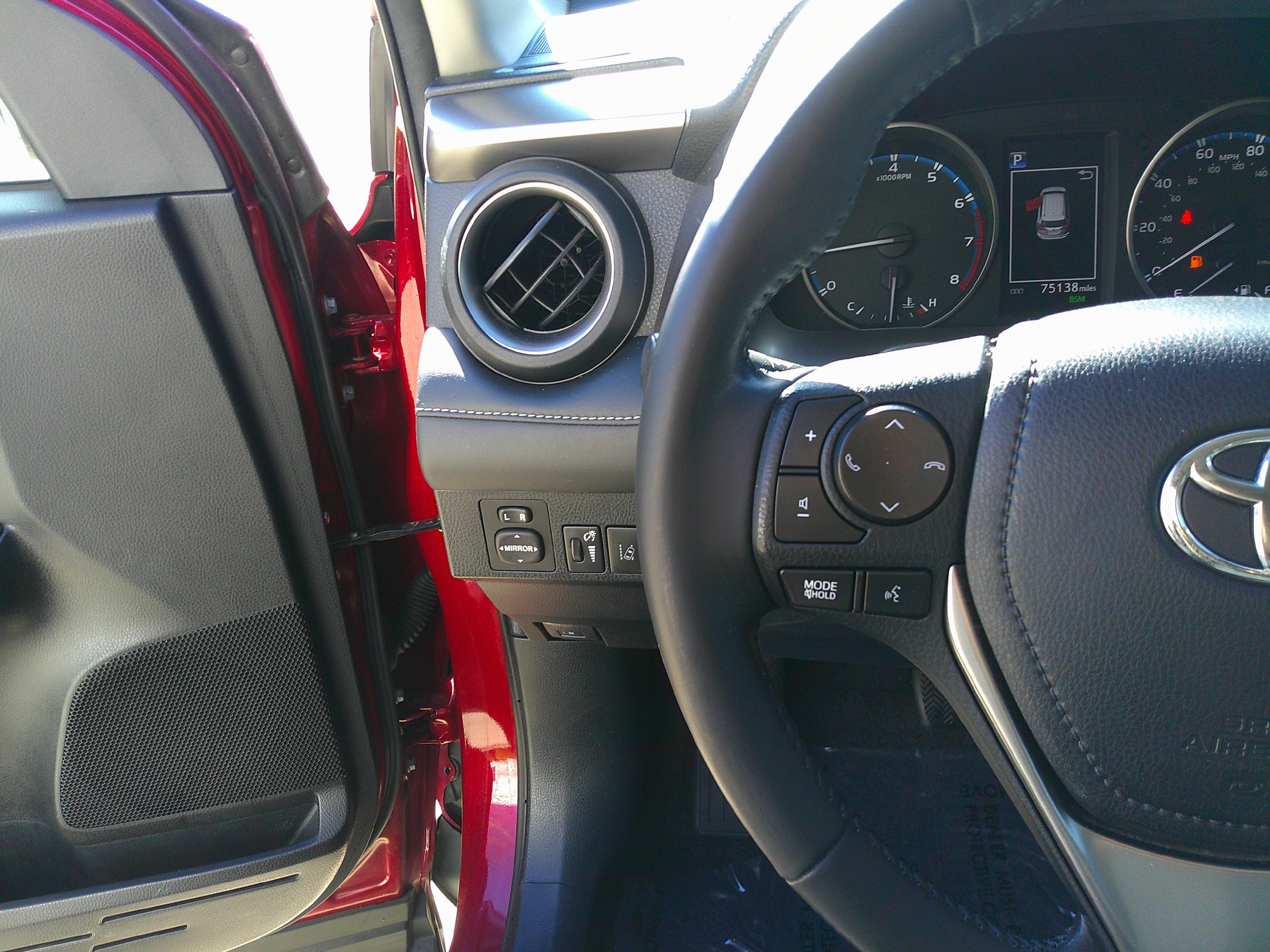 Used 2018 Toyota RAV4 XLE image 20