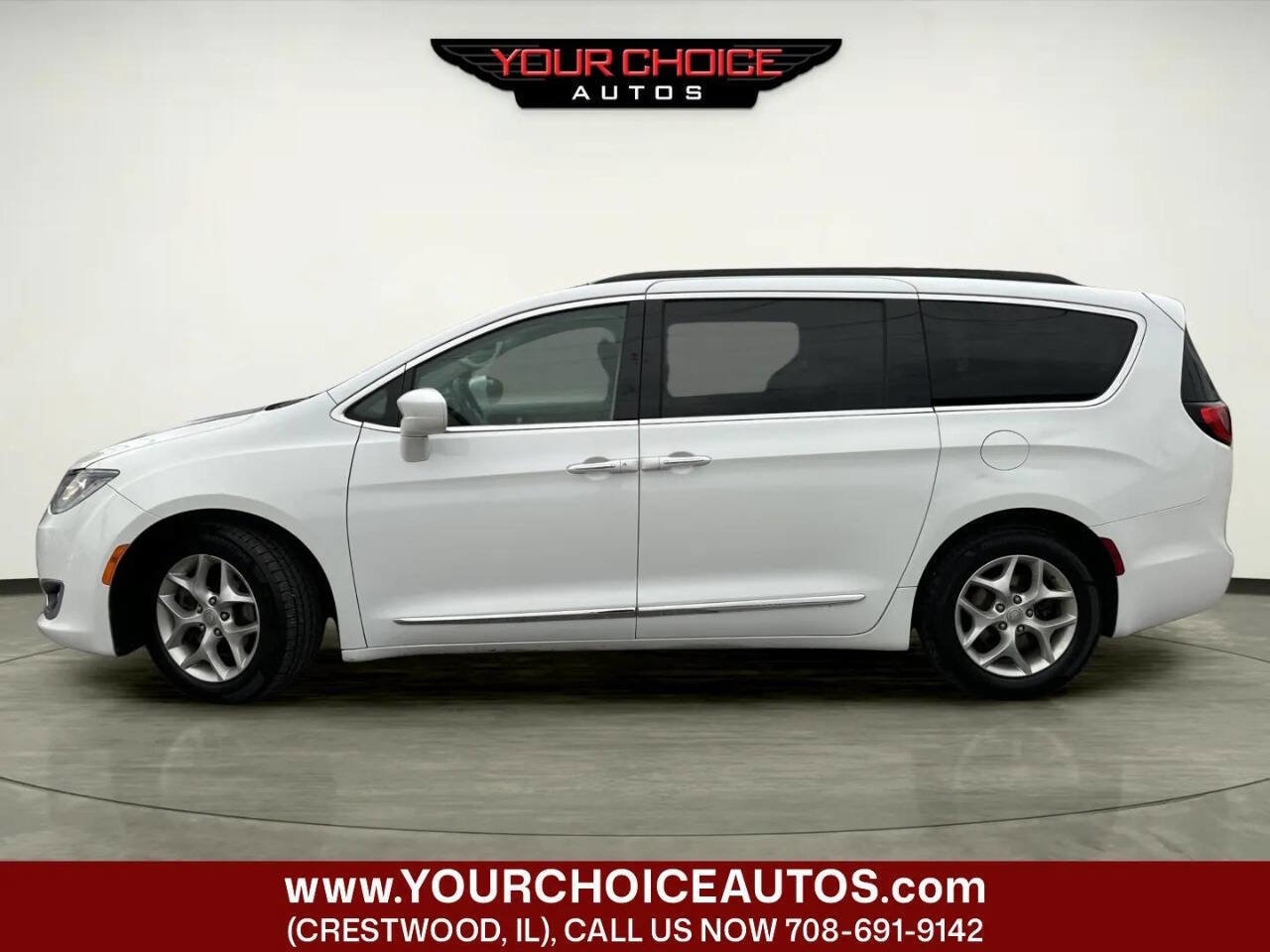 Used 2017 Chrysler Pacifica Touring-L w/ Tire & Wheel Group image 2