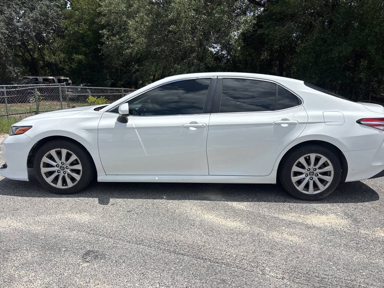 Used 2018 Toyota Camry LE FWD image 3