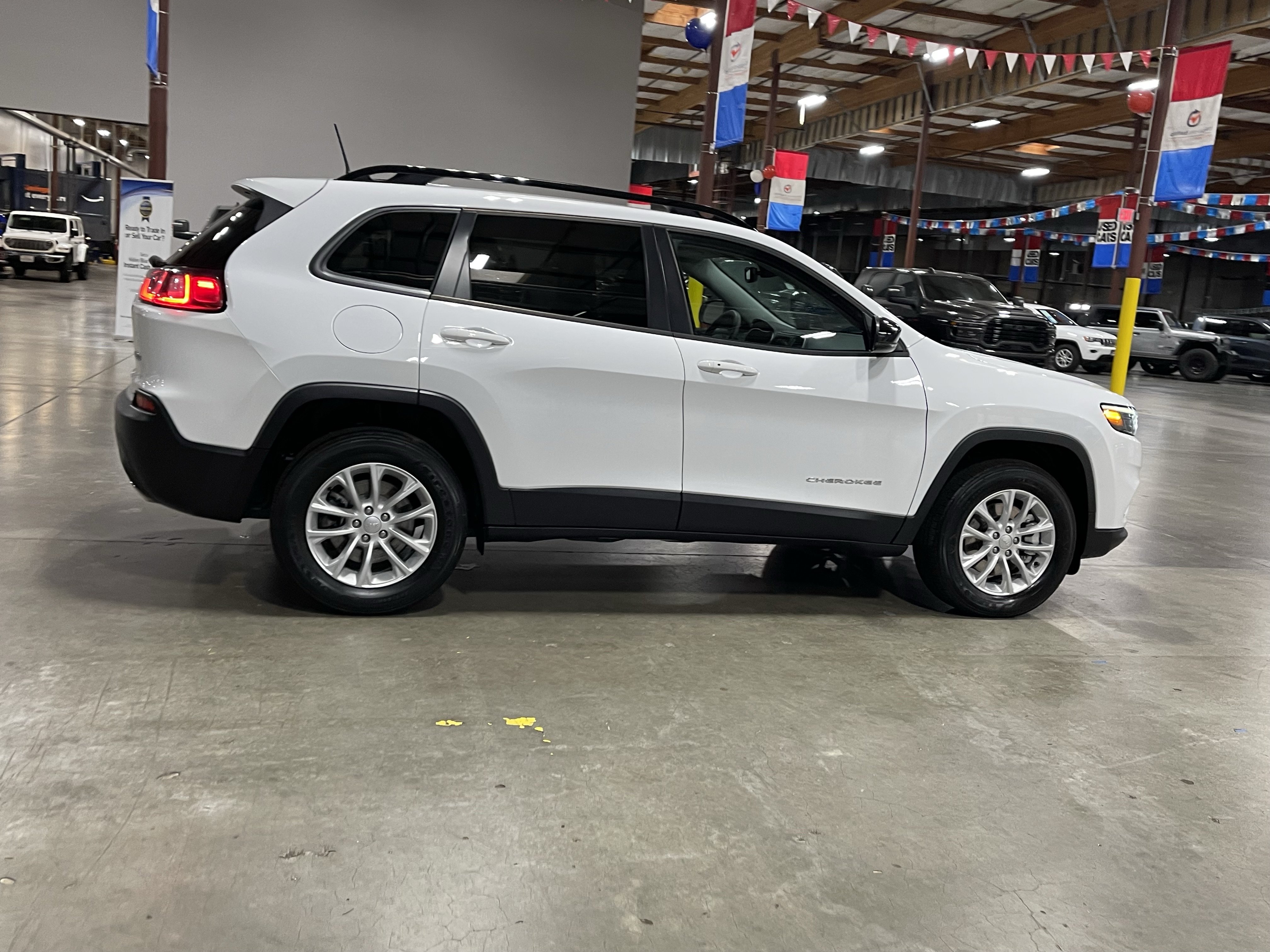 Used 2022 Jeep Cherokee Latitude Lux AWD/4WD image 6
