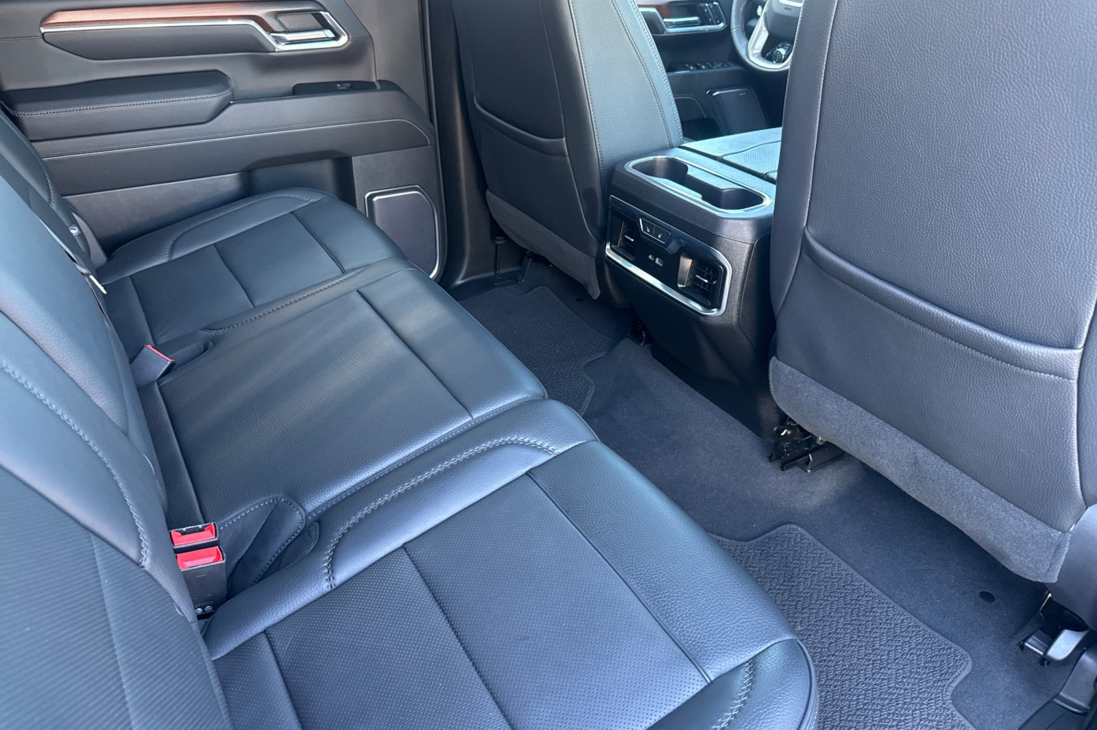 Used 2024 GMC Sierra 2500 Denali w/ Denali Reserve Package AWD/4WD image 18