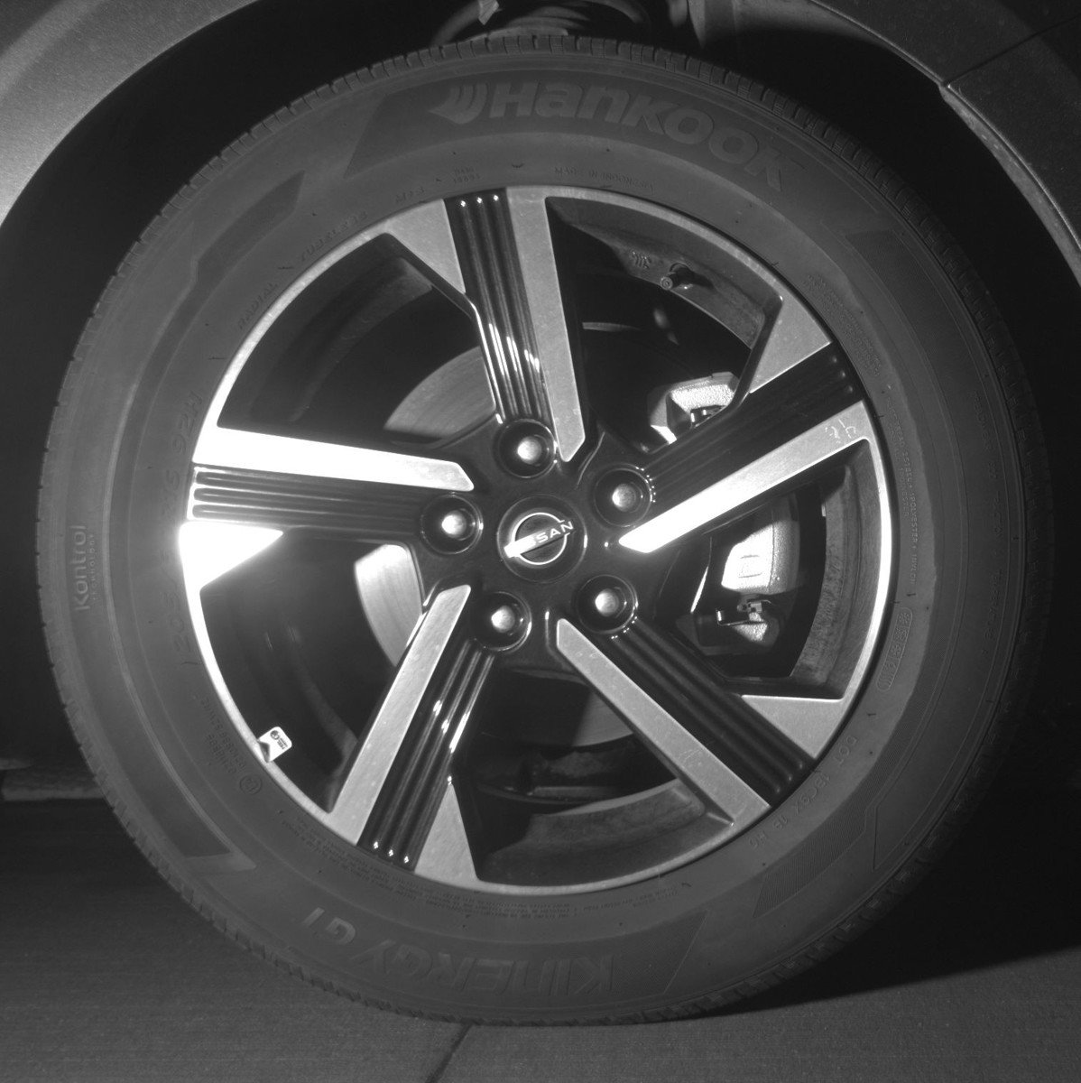 Used 2025 Nissan Sentra SV FWD image 13