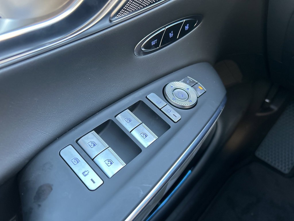 Used 2025 Genesis GV70 3.5T Sport w/ Sport Advanced Package image 19