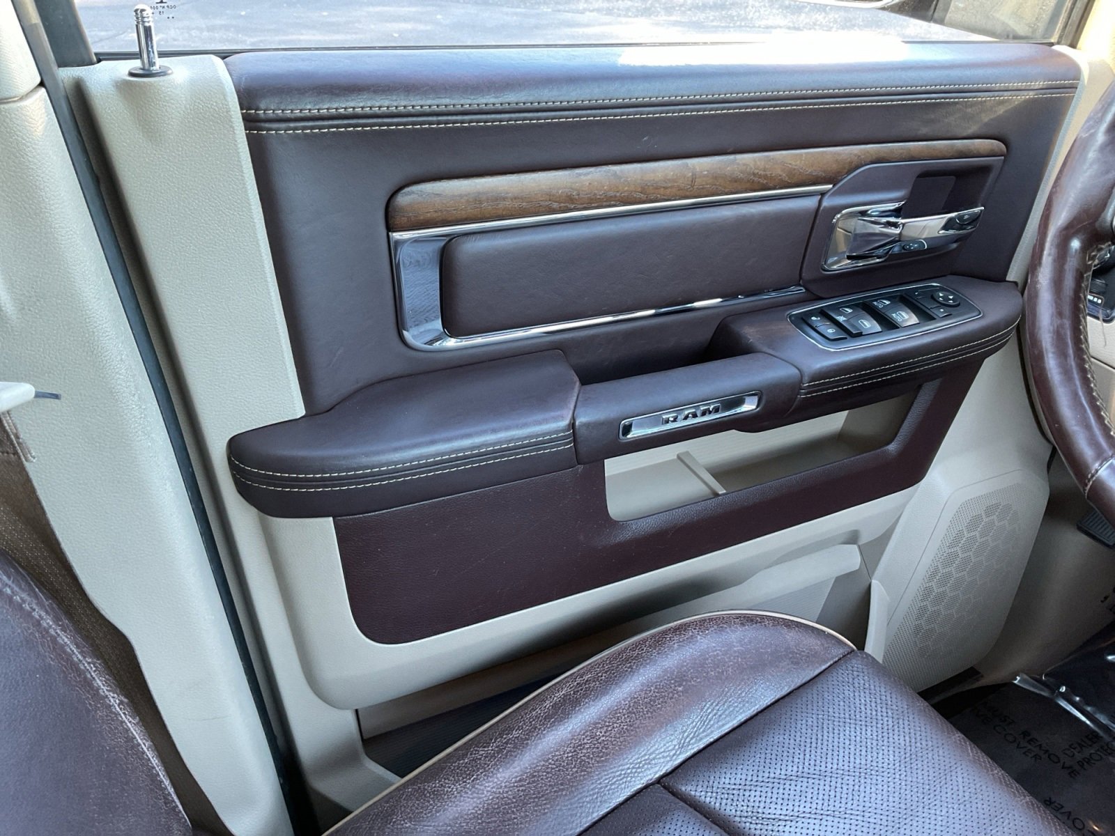 Used 2016 RAM 1500 Laramie Longhorn w/ Convenience Group image 18