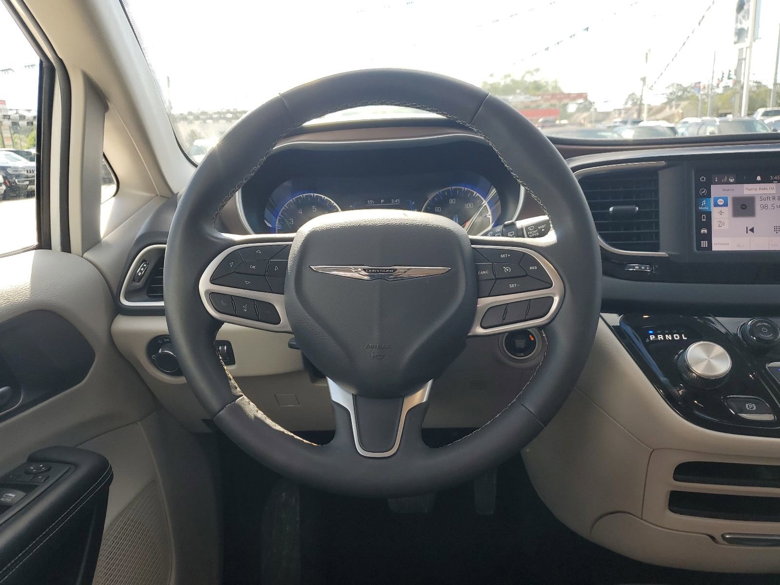 Used 2023 Chrysler Voyager LX image 15