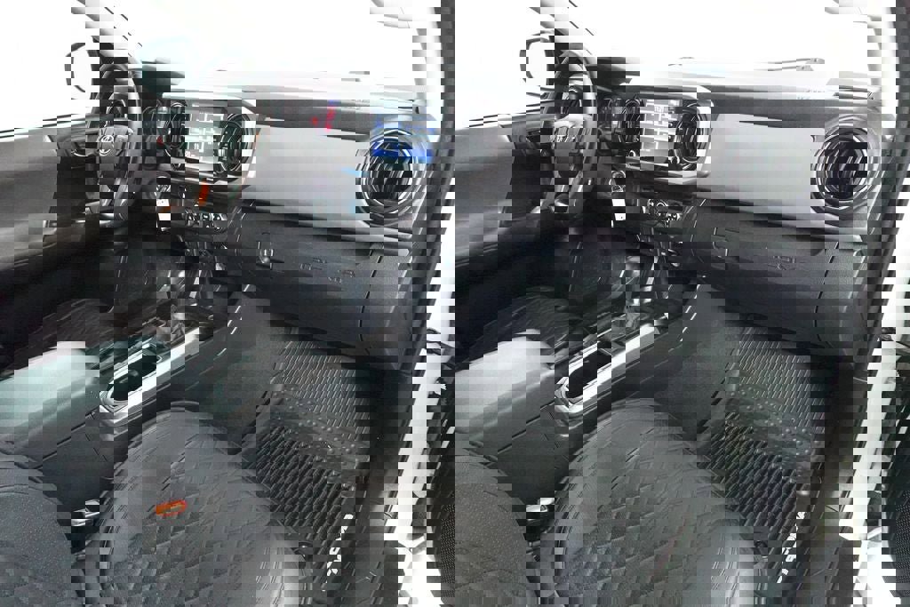 Used 2020 Toyota Tacoma SR5 image 28