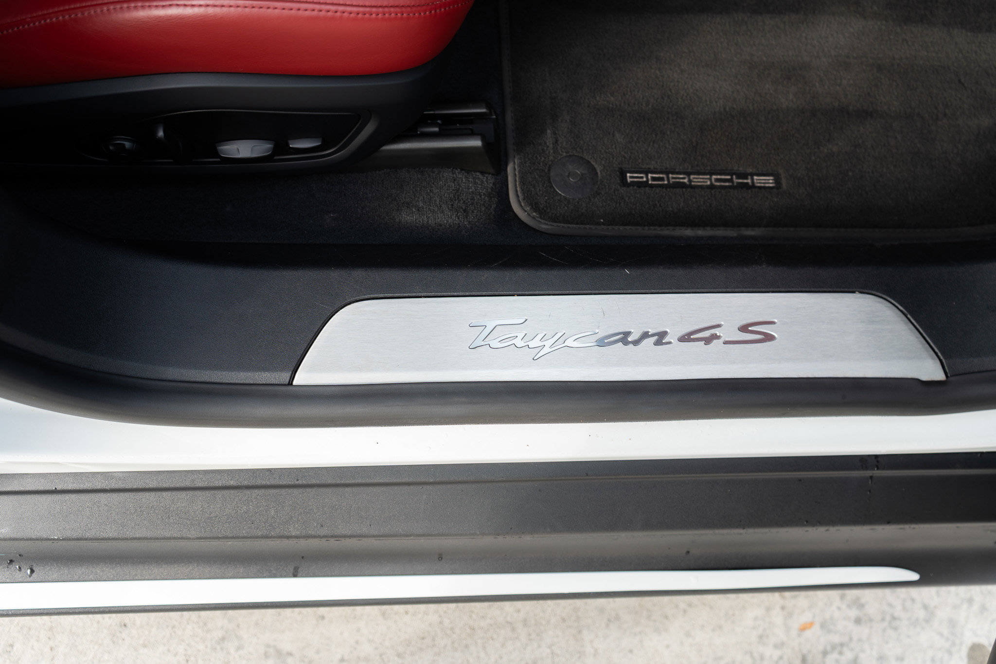 Used 2020 Porsche Taycan 4S image 38