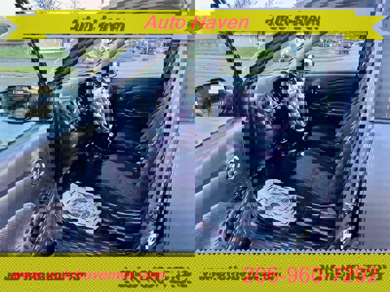 Used 2019 Nissan Versa SV image 8