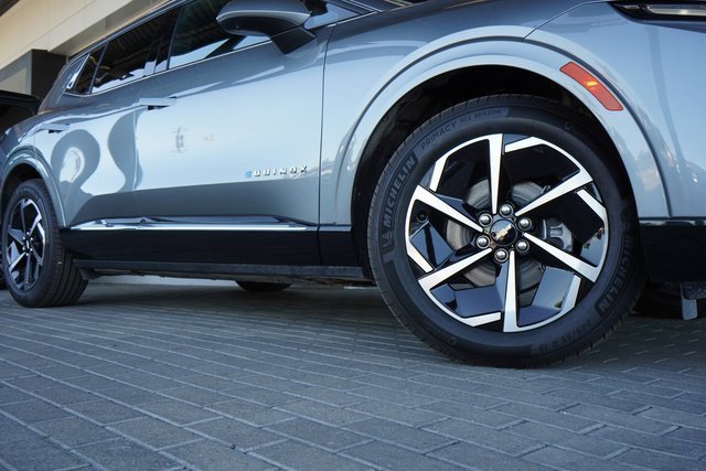 New 2025 Chevrolet Equinox EV LT image 10