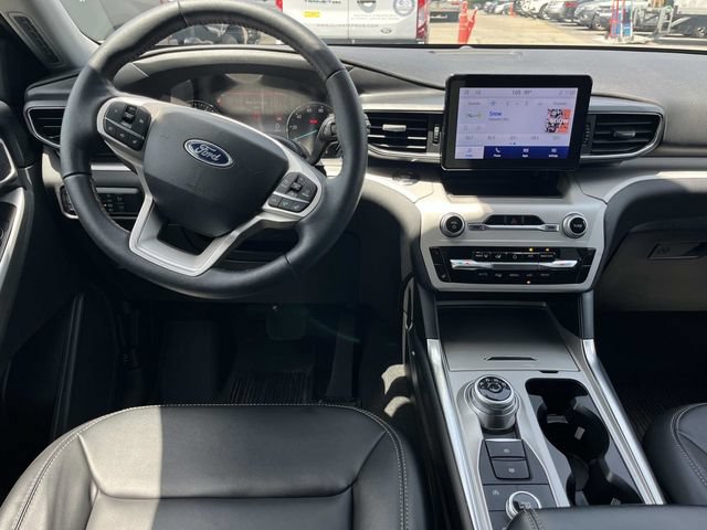 Used 2023 Ford Explorer XLT w/ Equipment Group 202A AWD/4WD image 14