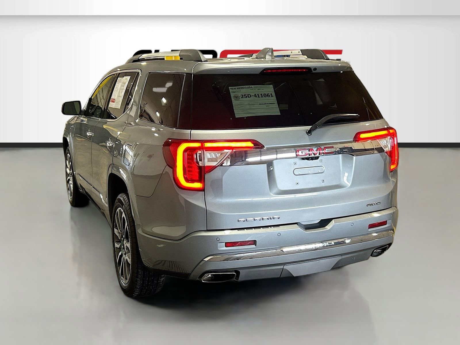 Used 2023 GMC Acadia Denali w/ Denali Technology Package AWD/4WD image 5