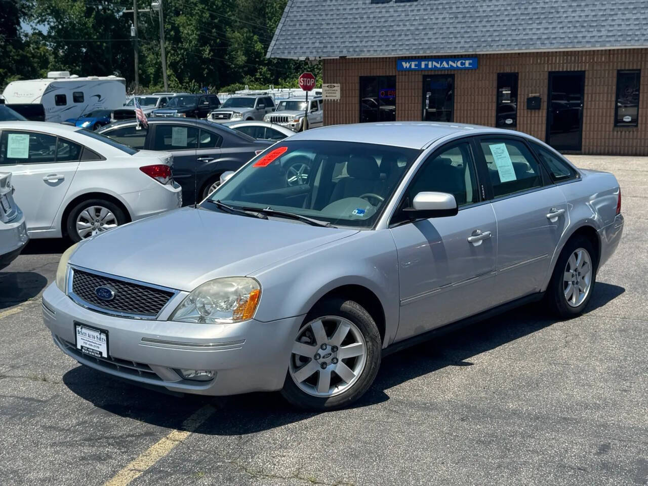 Used 2005 Ford Five Hundred SEL FWD image 2