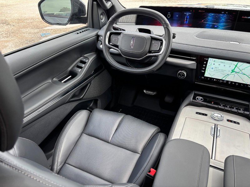 New 2026 Lincoln Navigator Reserve AWD/4WD image 12